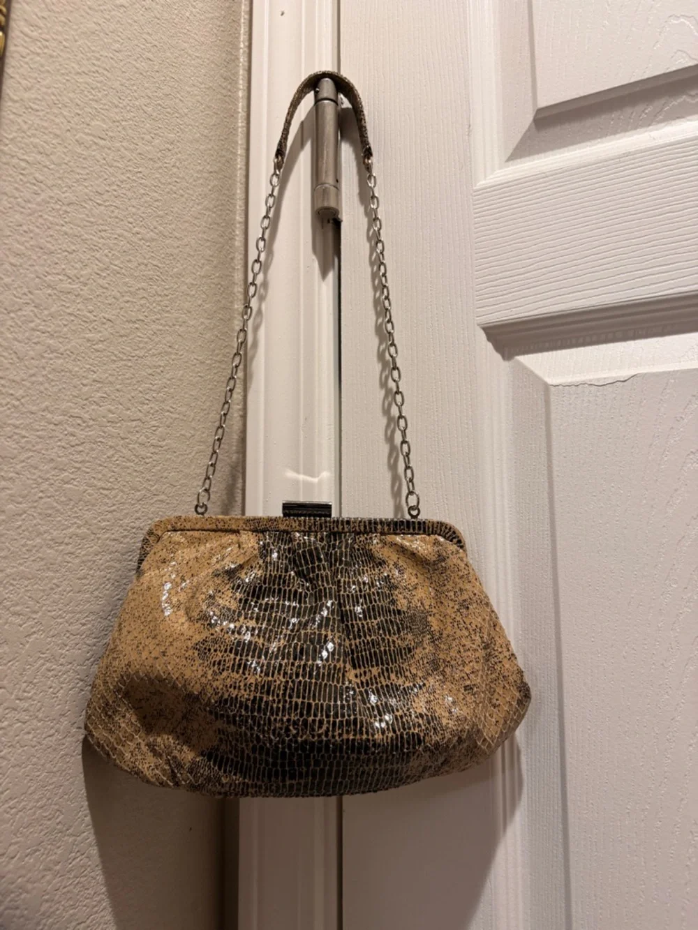 Hobo Dove Crackle Exotic
Animal Print Python Clutch Bag_7
